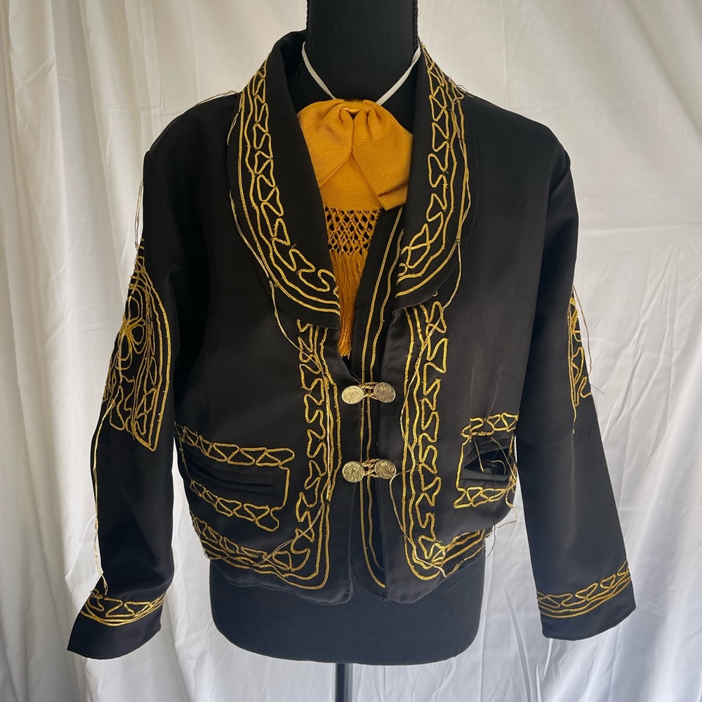 Mariachi charro costume  (ALL INCLUDED) Black and Gold with led lights
